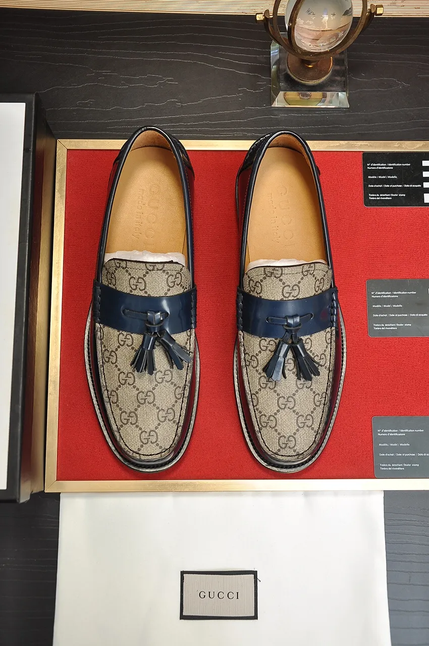 Men's shoes💰560💶Italy's top luxury men's shoe giant (GUCCI) (Gucci) (full cowhide lining) new arrival🍃Original European style🔰 Pleasant to the eye😍In order to make the shoes more durable and non-deformable🌀The production continues to follow traditional methods but there is still no lack of innovation💪Choose original sheepskin for the leather♻️ Smooth and natural And extra bright ⭐Made of imported cowhide, the first choice of rich people 38-45 (45 customized)